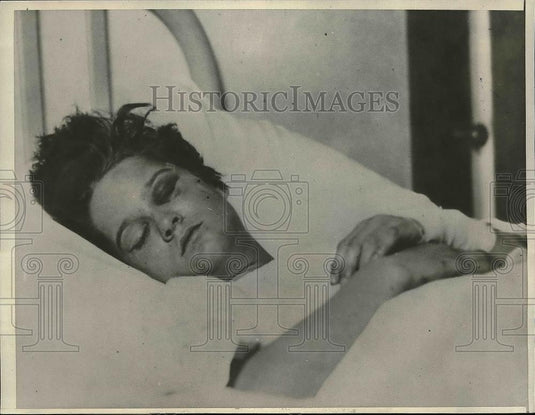 1932 Press Photo "Just call me Mary Jones" hysterical girl, badly beaten - Historic Images