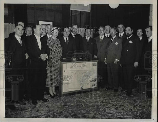 1935 Press Photo Count Charles De Ferry De Fontnouvelle visits Columbia U. in NY - Historic Images