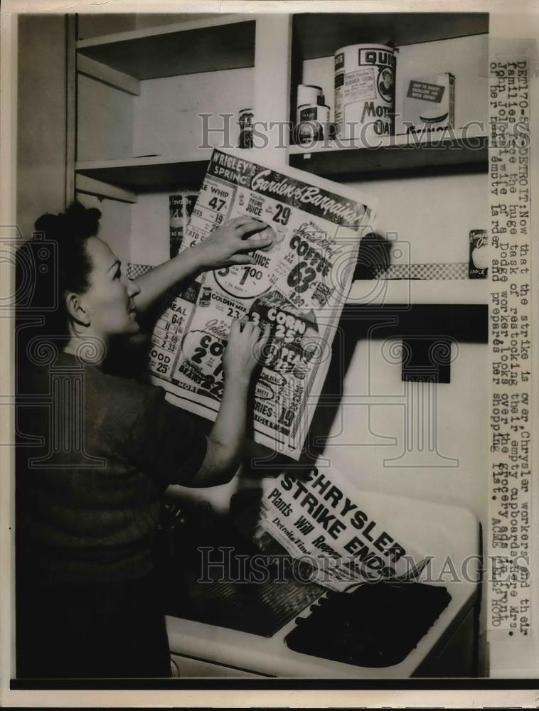 1950 Press Photo Chrysler Car Strike John Jolokai Look For New Employment - Historic Images