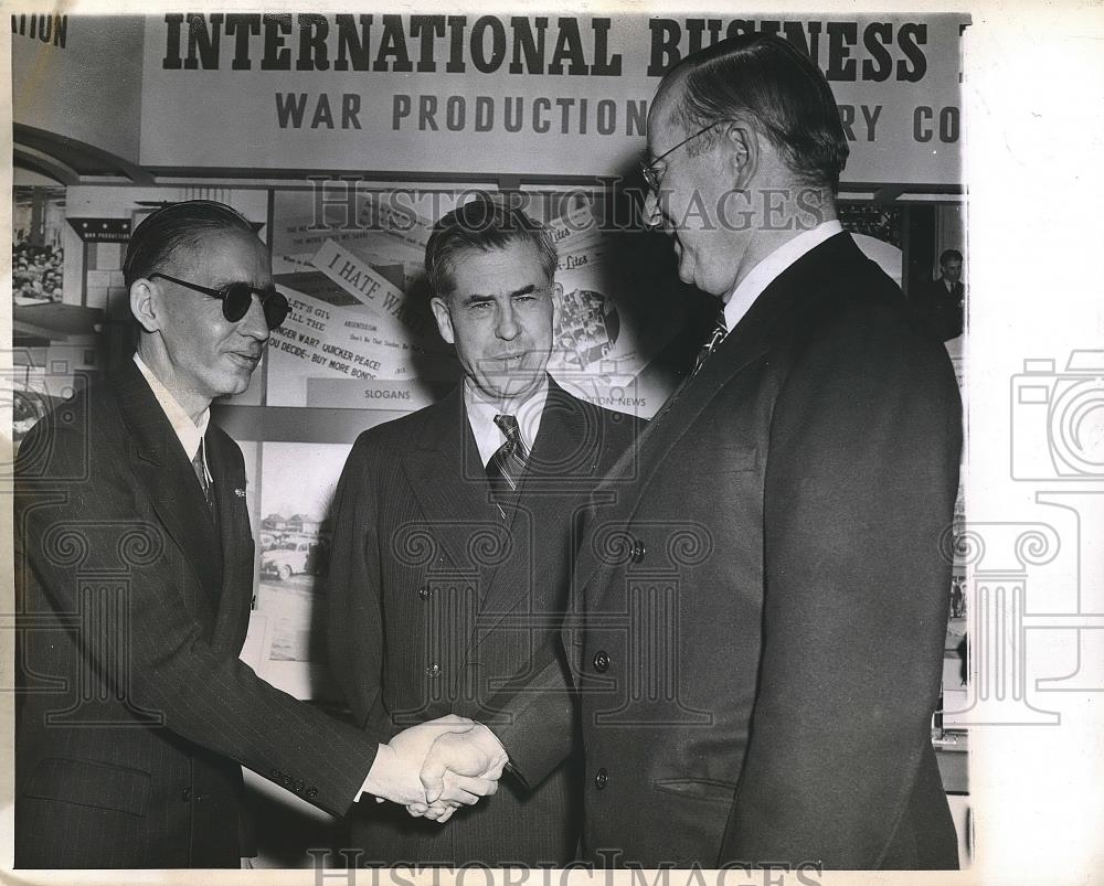 1944 Press Photo Vice President Henry Wallace &amp; Donald Nelson WPB Chief - Historic Images