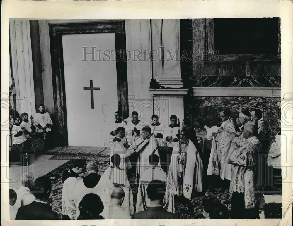1934 Press Photo Closing of Holy Year, St. Peter's Cathedral, Rome, Italy - Historic Images