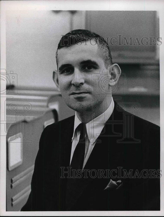 Press Photo Richard Andrisek Prinicpal Rocky Rubr Senior High School - Historic Images
