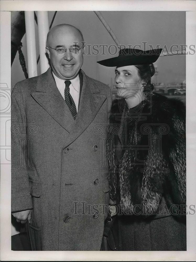 1941 Press Photo H. Farle Russell, U. S. Consul-General, Mrs. Russell - Historic Images