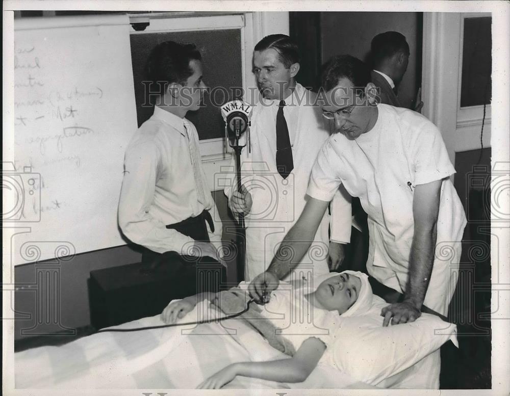 1938 Press Photo Helen Beck, Bill Coyle, Dr. John, Dr. J. Budd, Stethoscope Amp - Historic Images