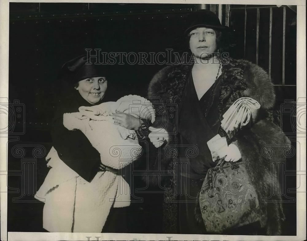 1925 Press Photo Alice R. Longworth With Daughter in Chicago - Historic Images