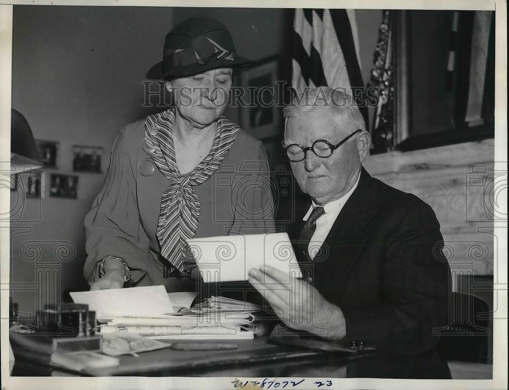 1934 Press Photo Mr. John Nance Garner and his assistant, his wife after a - Historic Images