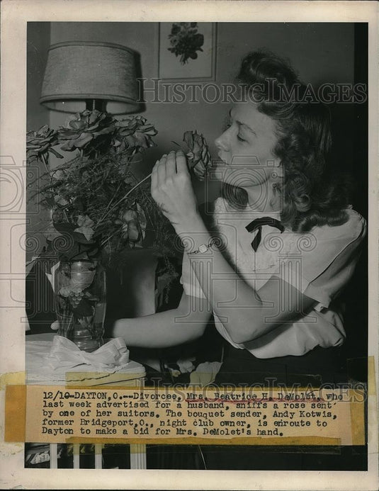 1948 Press Photo Divorcee Mrs Beatric DeMolst Advertising for Husband - Historic Images