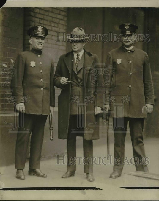 Press Photo Patrolman Joesph Masaitis, Alvord Bishop and Patrolman Huge Dugan - Historic Images