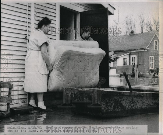 1951 Press Photo Residents Moving Out as Flood Waters Rise - Historic Images