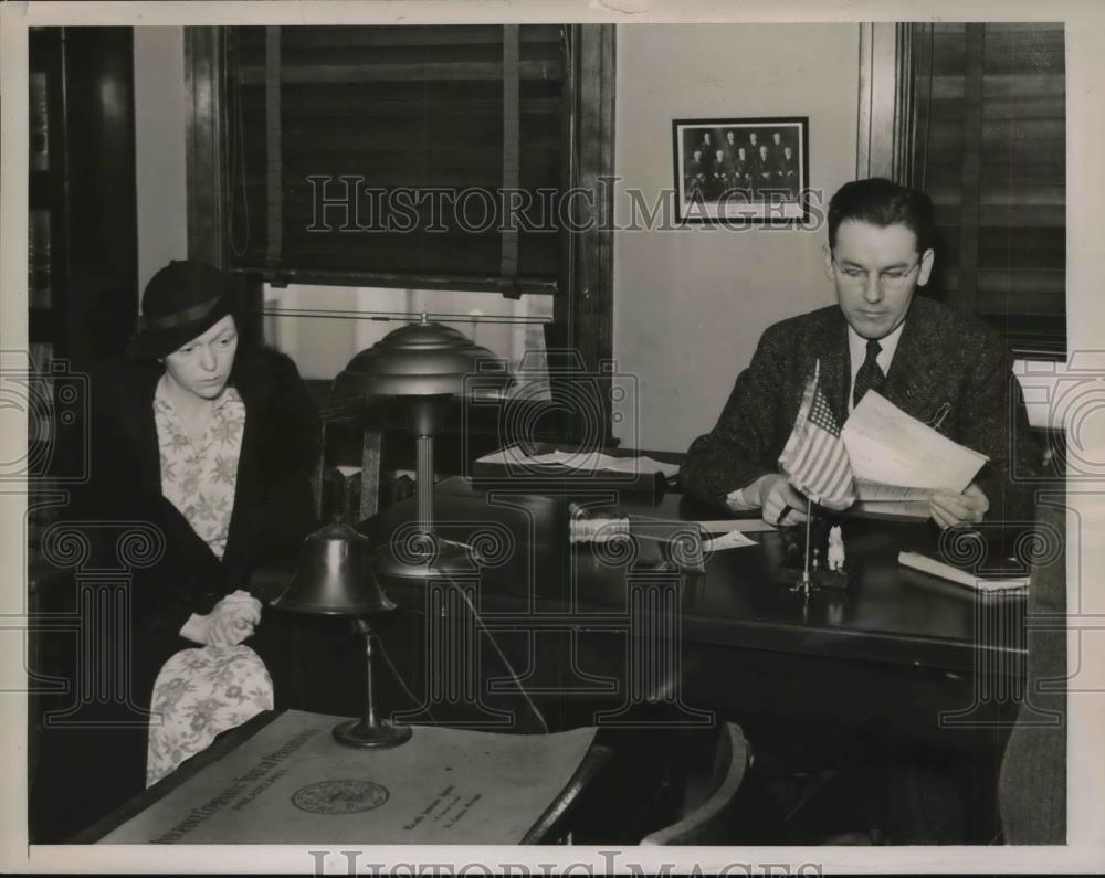 1940 Press Photo Mrs. Vivian Mathews and Justice Donald Parent - Historic Images