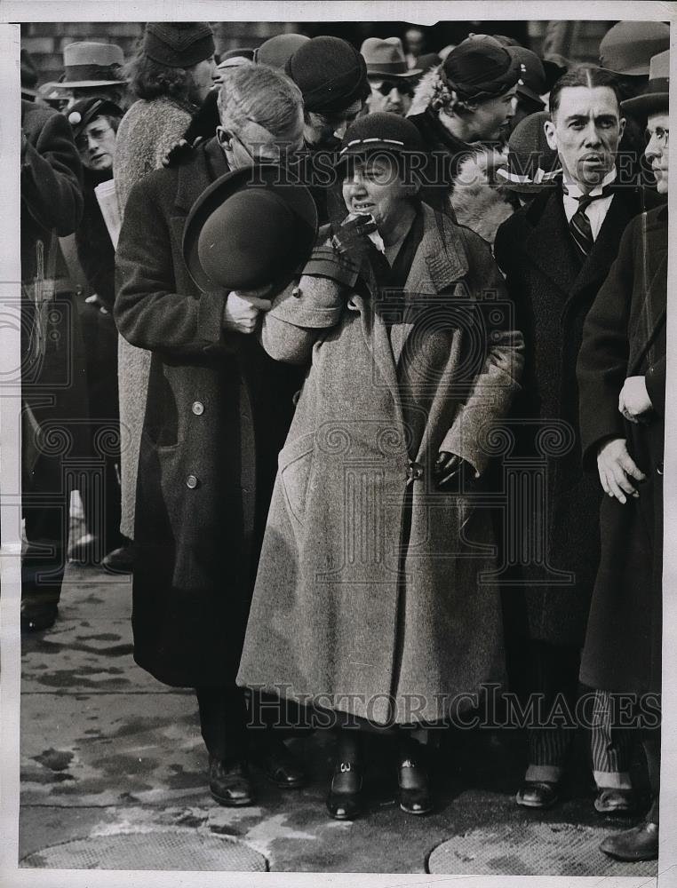 1934 Press Photo Mr &amp; Mrs Richard Wienecke Attending Son&#39;s Funeral - Historic Images