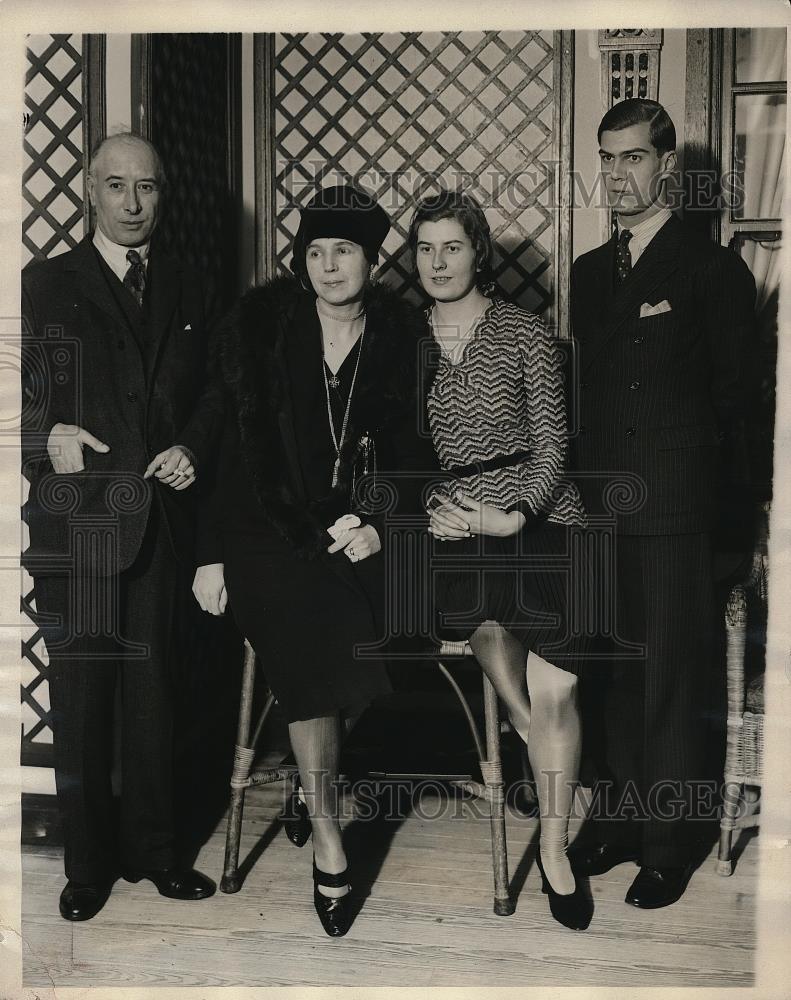 1929 Press Photo Lord Weir, Lady Weir &amp; family arrivve in NYC - Historic Images