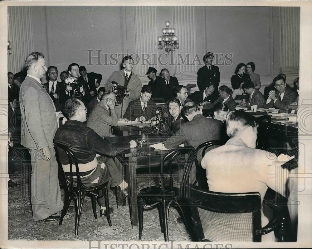 1939 Press Photo Scene from the Dies Committee hearing as they are questioning - Historic Images