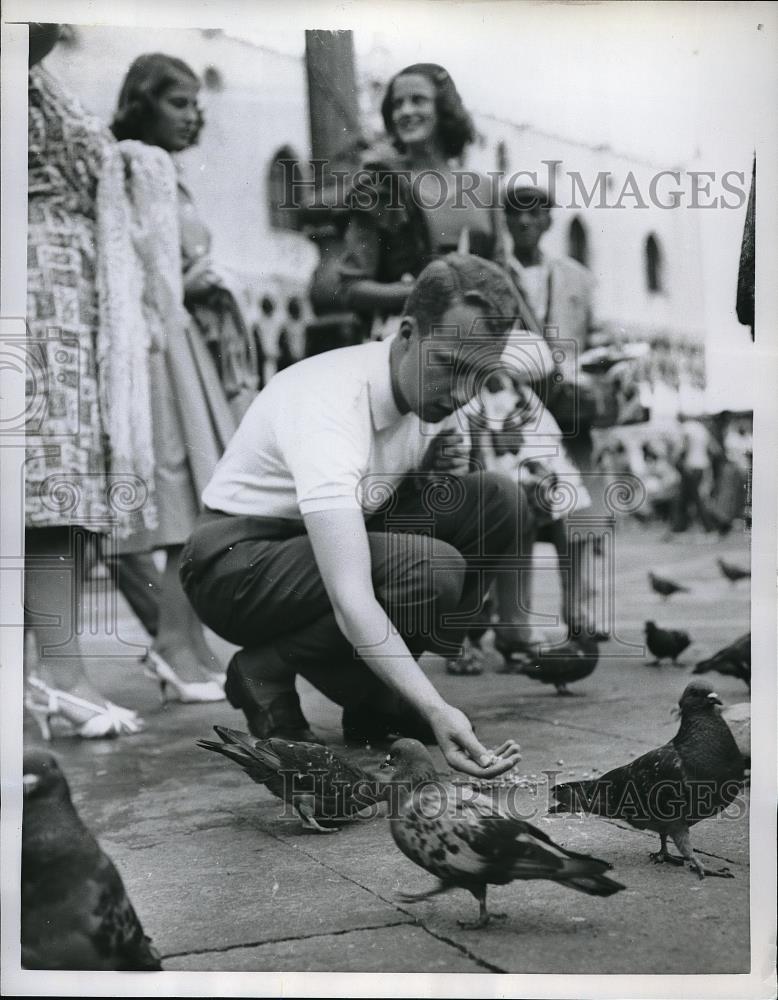 1958 Press Photo Prince Juan De Bourbon Sicilian in Venice Italy - Historic Images