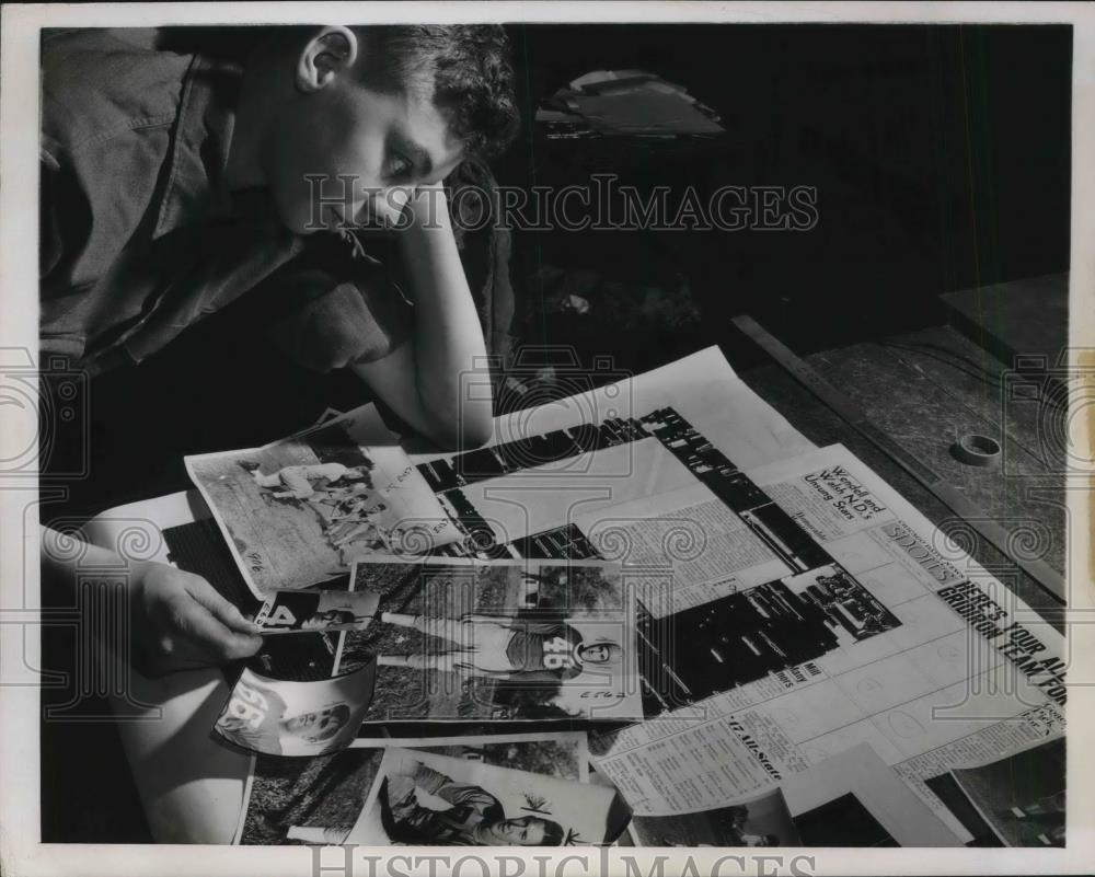 1947 Press Photo Striking Newspaper Printers in Chicago Slows Production - Historic Images