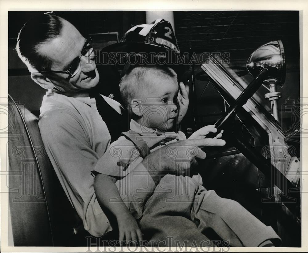 1958 Press Photo Christopher Hall, Fireman John Kozecke, Fireman Helmet - Historic Images