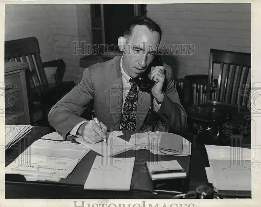 1939 Press Photo Chaterton Radio Expert - Historic Images