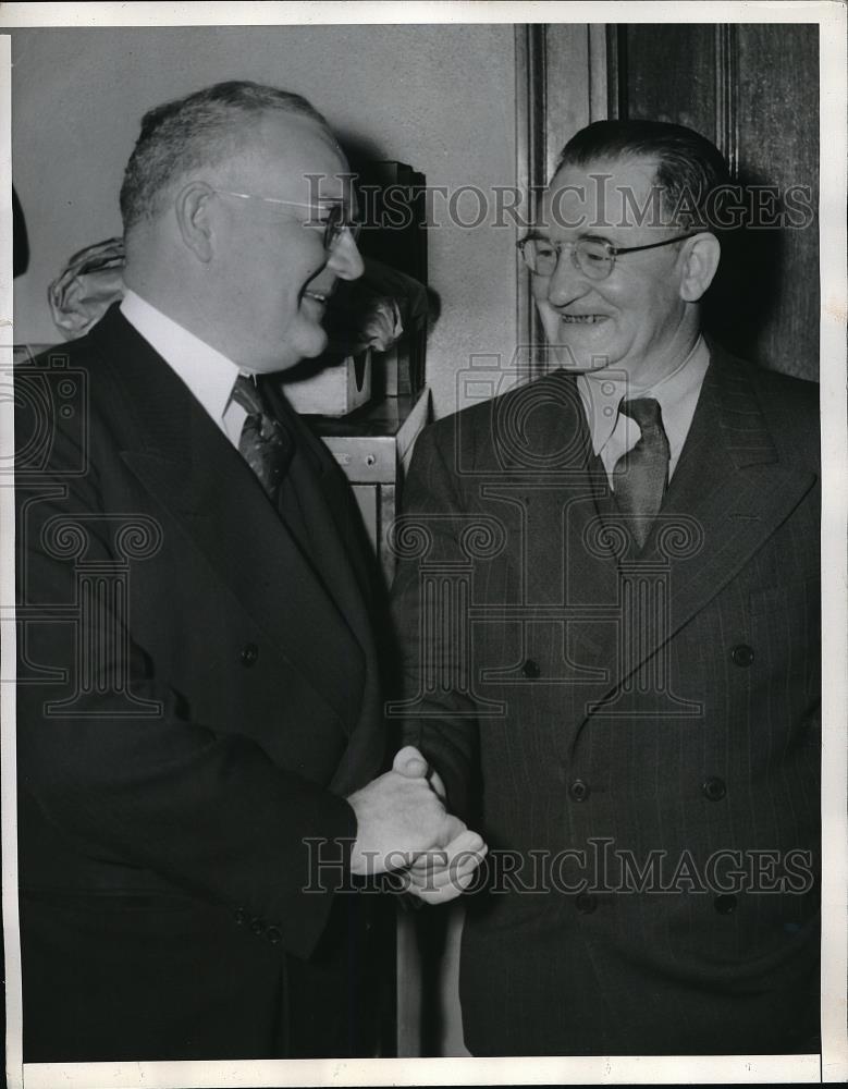 1942 Press Photo Mayor Fletcher Bowron and Judge Raymond McIntosh - Historic Images