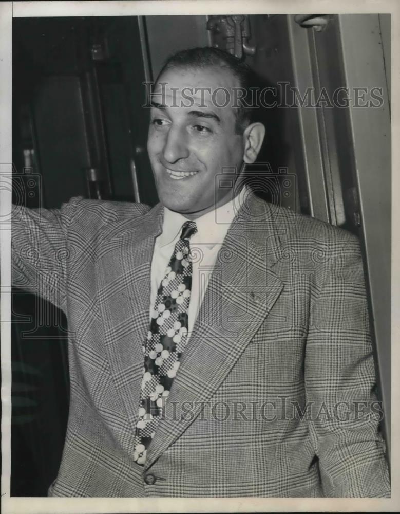 1946 Press Photo Lou De Filippo center for the Giants left New York. - Historic Images