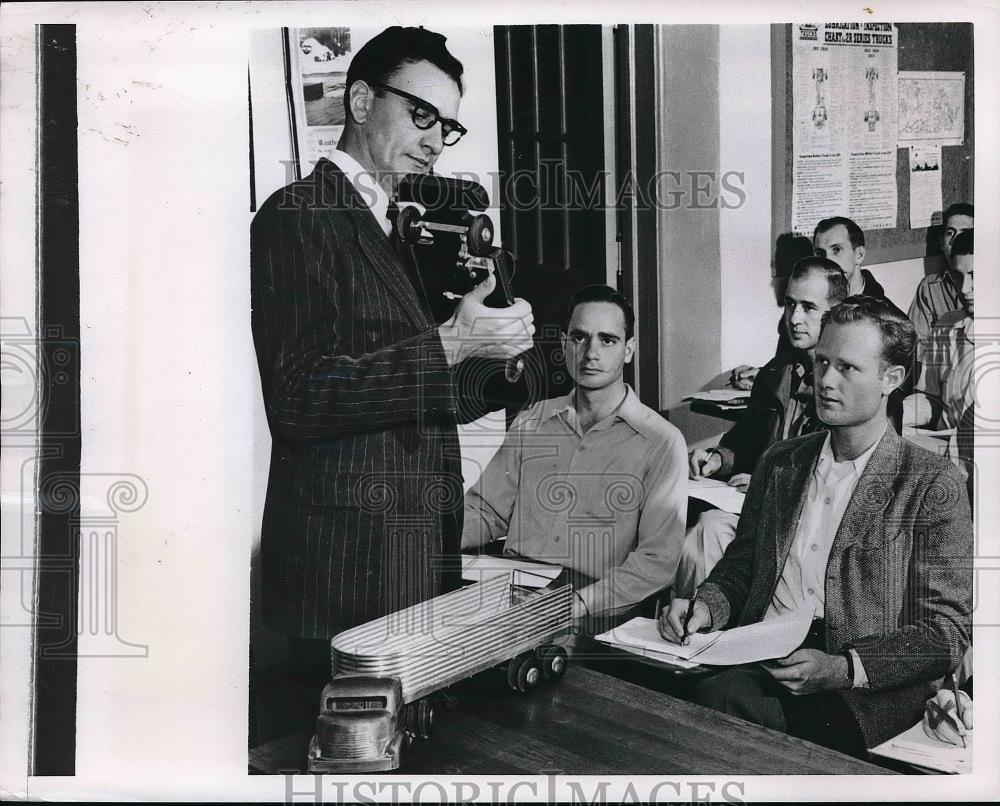 1961 Press Photo RN Haynes Uses Model While Teaching Truck Driving Class - Historic Images