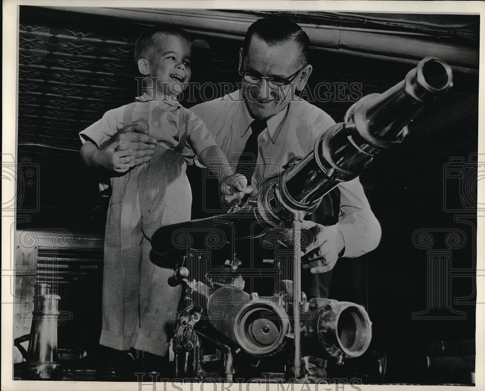 1958 Press Photo Mr. Kozecke, Christopher Hall, Fire Fighting Equipment - Historic Images