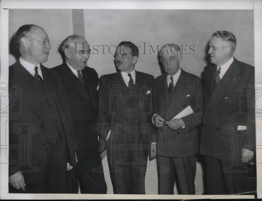 1945 Press Photo Gov.Thomas Dewey of N.Y. confers with GOP Senators. - Historic Images