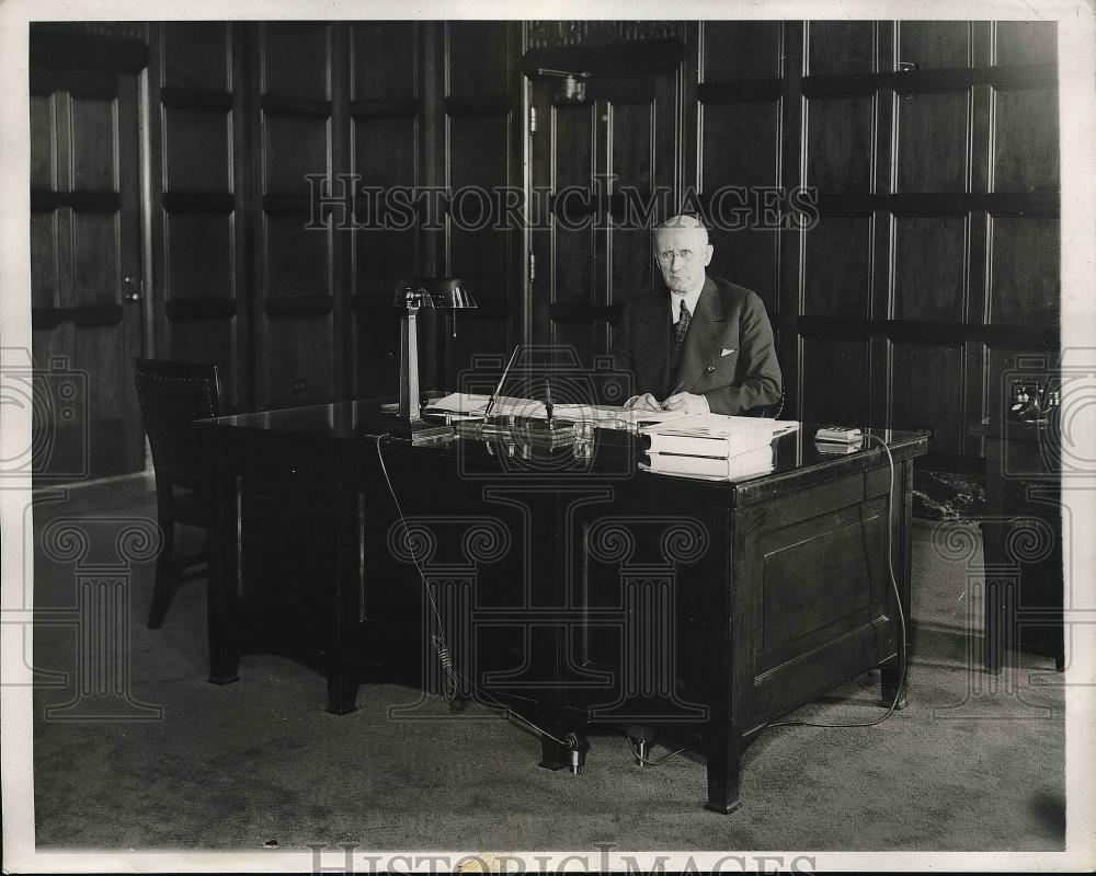 1932 Press Photo Robert P. Lamont, Secretary of Commerce in New Office - Historic Images