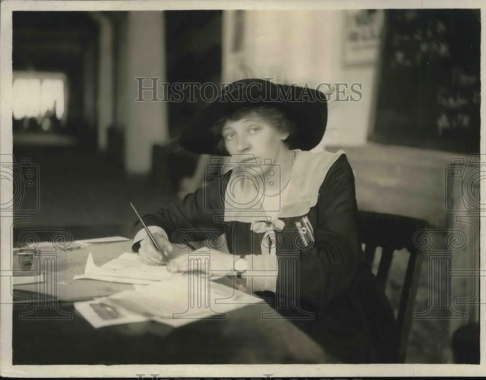 1918 Press Photo Mrs.F.H. Chairman of Classes of Navy League Efficiency School - Historic Images