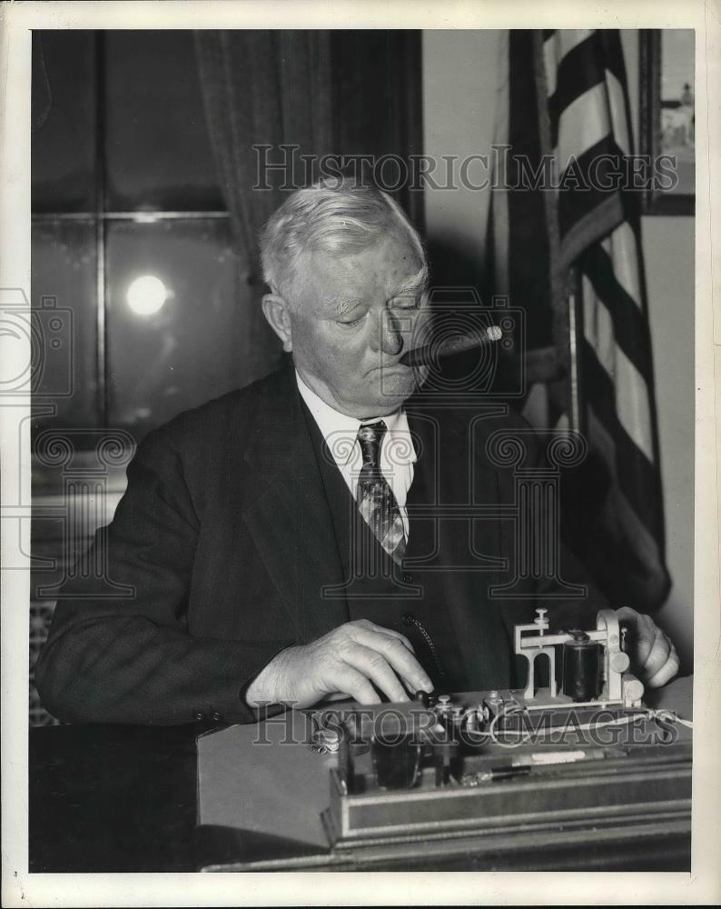 1939 Press Photo Vice President Garner working press at Chicago Herald-Examiner - Historic Images