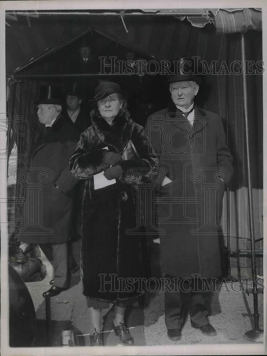 1936 Press Photo U.S. Vice Pres. and Mrs.John Garner in King George memorial. - Historic Images