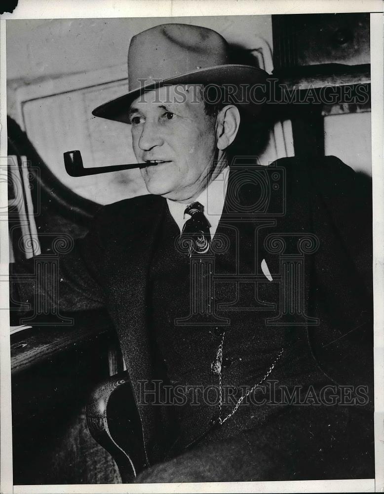 1937 Press Photo Sheriff Fred White Captures Escapee Charlton - Historic Images