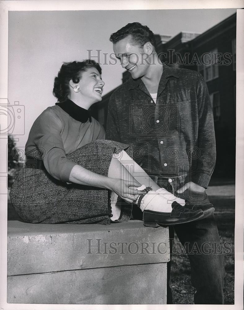 1953 Press Photo Janice Newman and Roland Ellis Jr. of Sunset High School - Historic Images