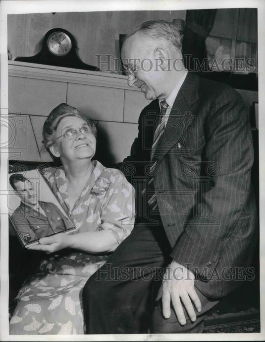 1944 Press Photo Mr. & Mrs. Charles G. Rankin, parents of Lt. Robert J. Rankin - Historic Images