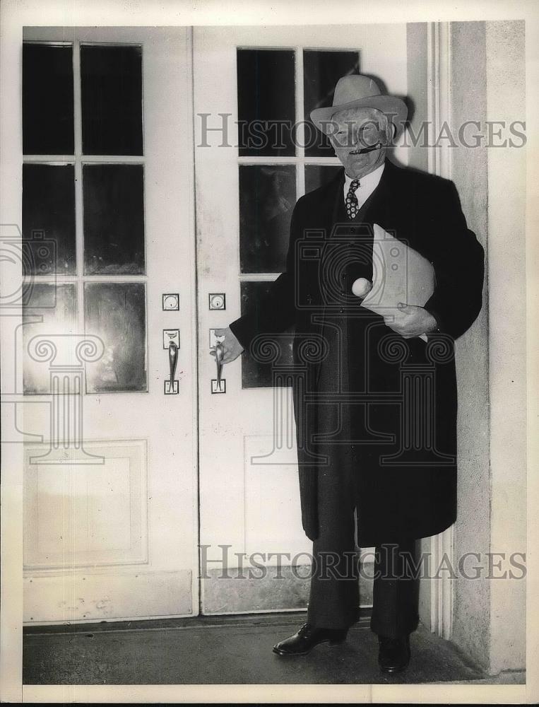 1935 Press Photo U.S Vice Pres. John Garner at White House to visit President. - Historic Images