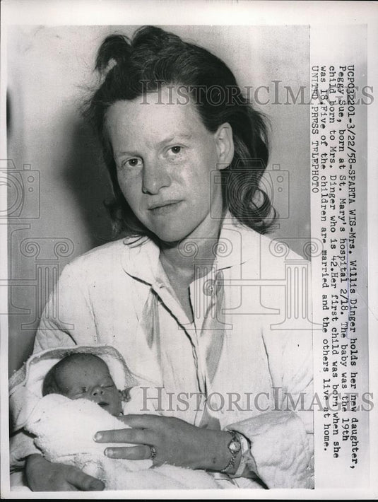 1958 Press Photo Mrs. Willis Dinger and her new daughter Peggy Sue born at St. - Historic Images