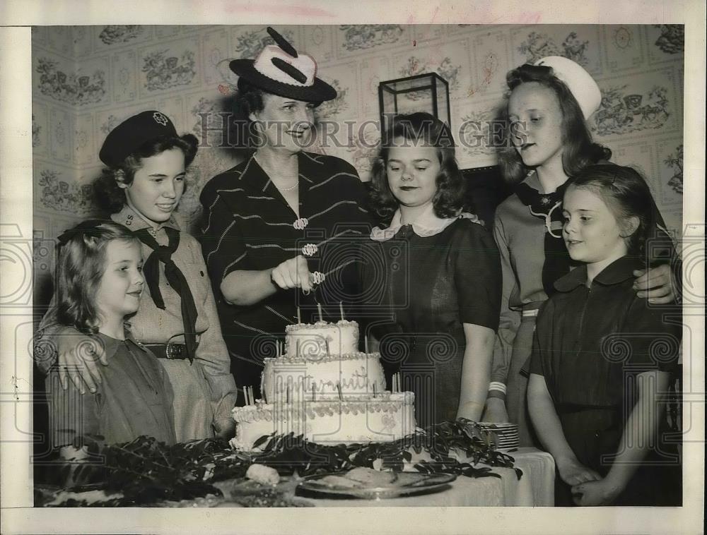 1941 Press Photo Mrs. Paul McNutt, Agusta Johnson, Betty Dye, - Historic Images