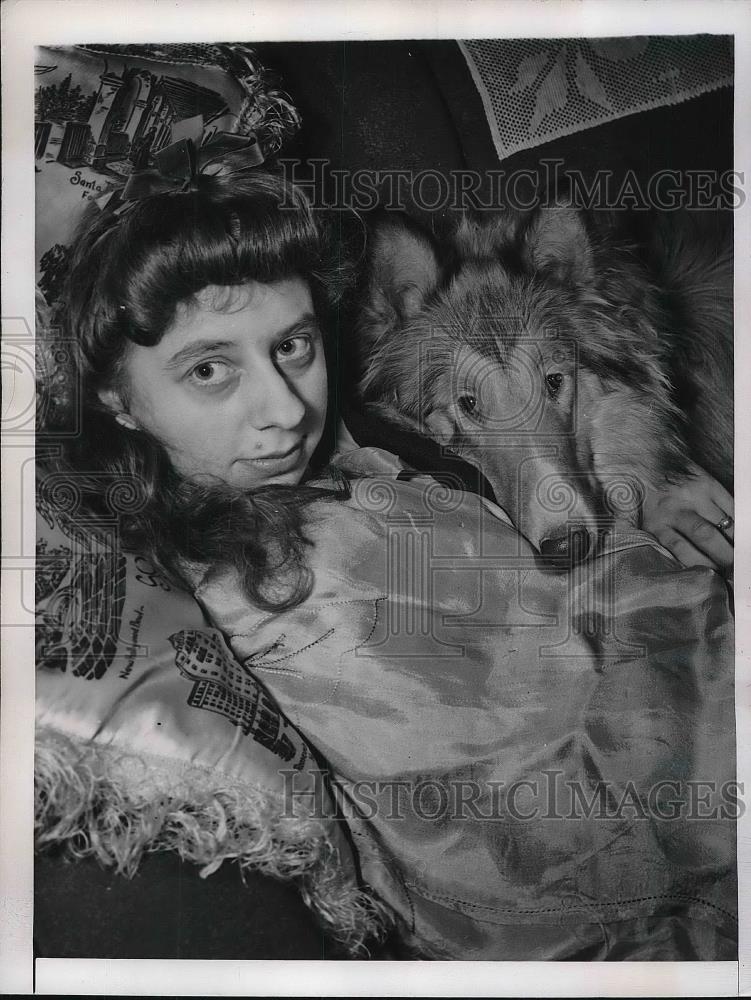 1944 Press Photo Anna Mayer,&amp; pet dog as she has hiccups for 44th day in a row - Historic Images