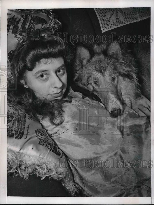 1944 Press Photo Anna Mayer,& pet dog as she has hiccups for 44th day in a row - Historic Images