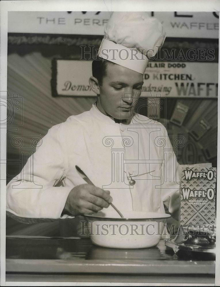 1932 Press Photo Pete Heiser appearing on cooking show - Historic Images