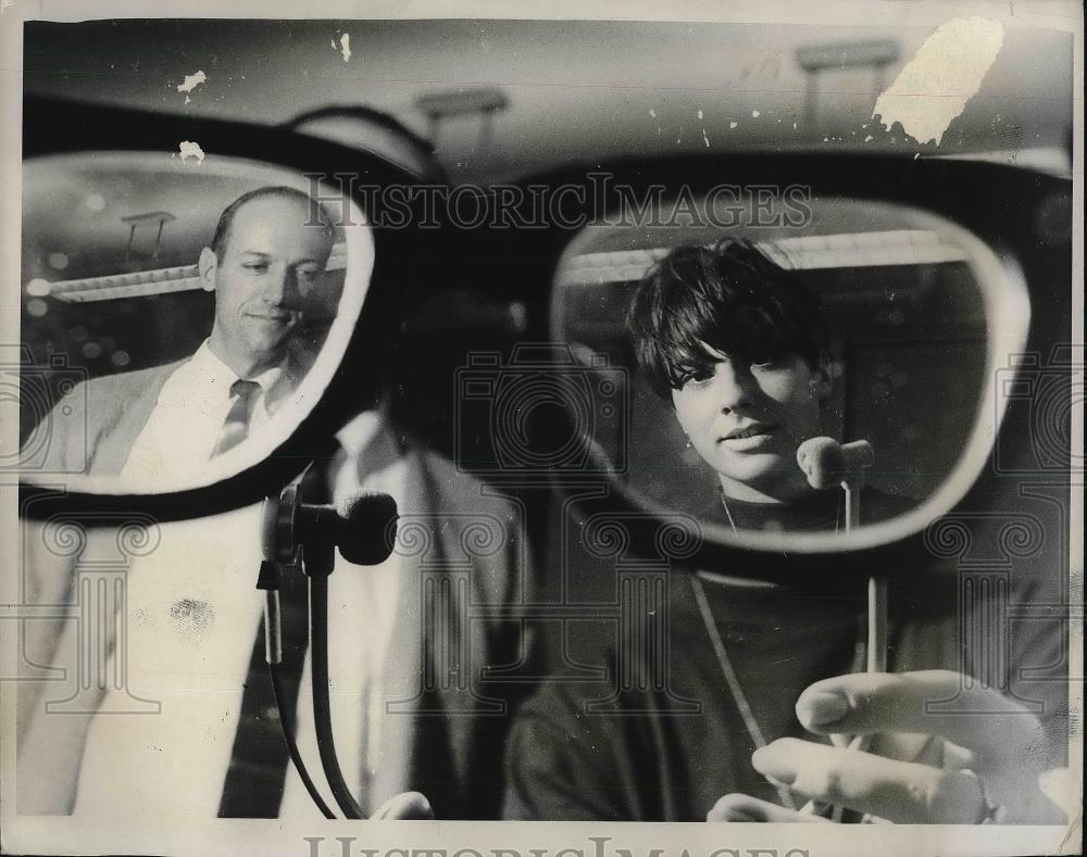 1968 Press Photo Bob Brooks, Gloria Liska in Self-Instruction Lab, U of WI - Historic Images