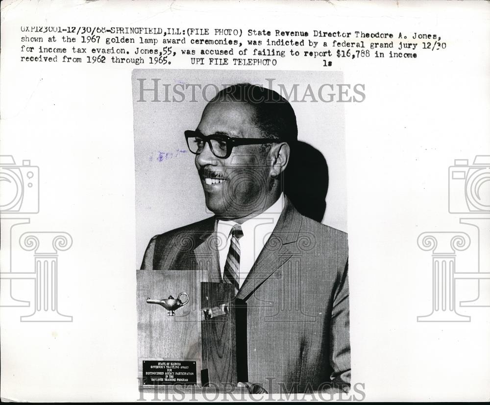 1968 Press Photo State Revenue Director, Theodore Jones of Ill. - Historic Images