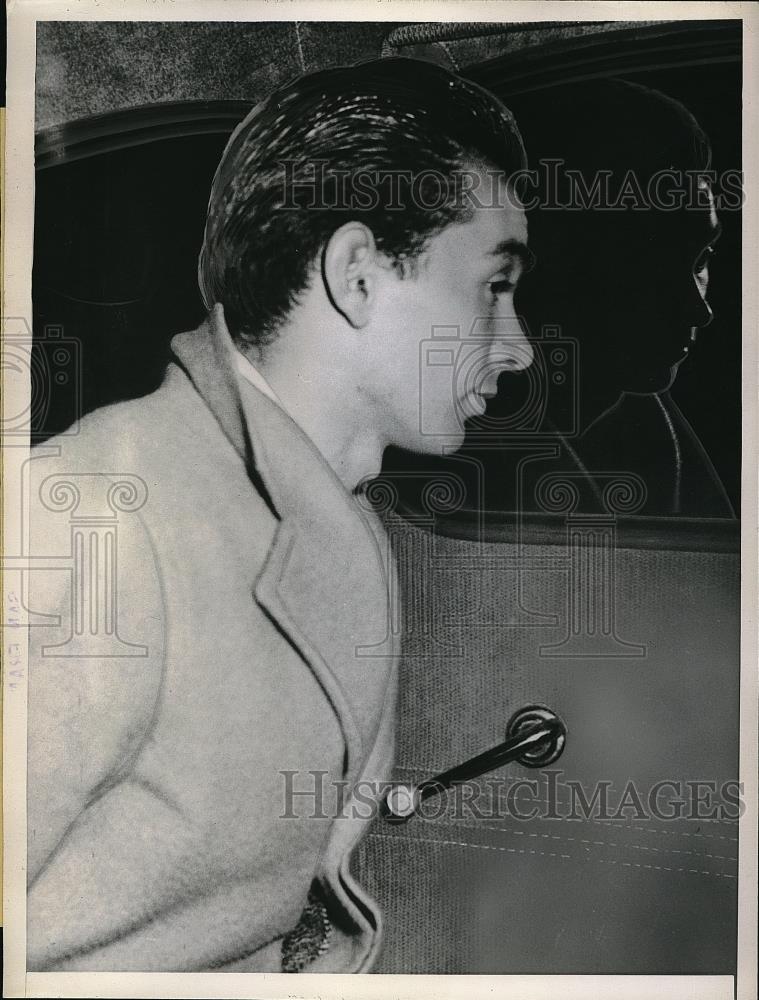 1945 Press Photo Jimmy Meadows in custody in kidnap case in Calif. - Historic Images