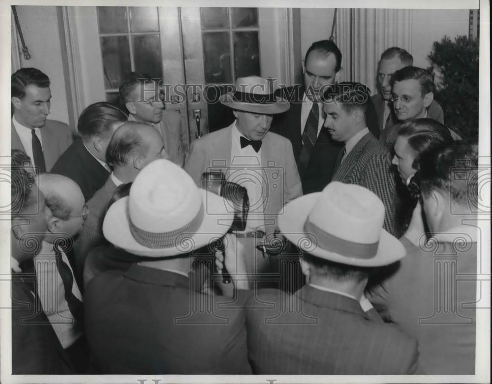 1942 Press Photo Elmer Davis, Office of War Information Director - Historic Images