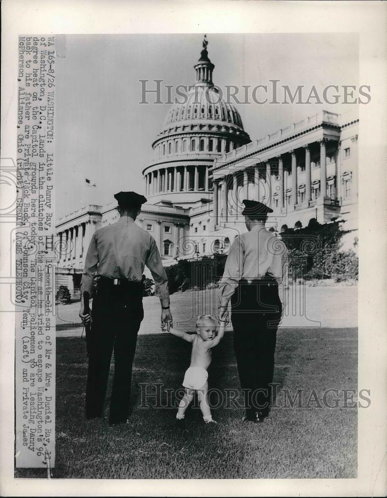 1948 Press Photo Little Danny Ray III walked at the grounds of Capitol. - Historic Images