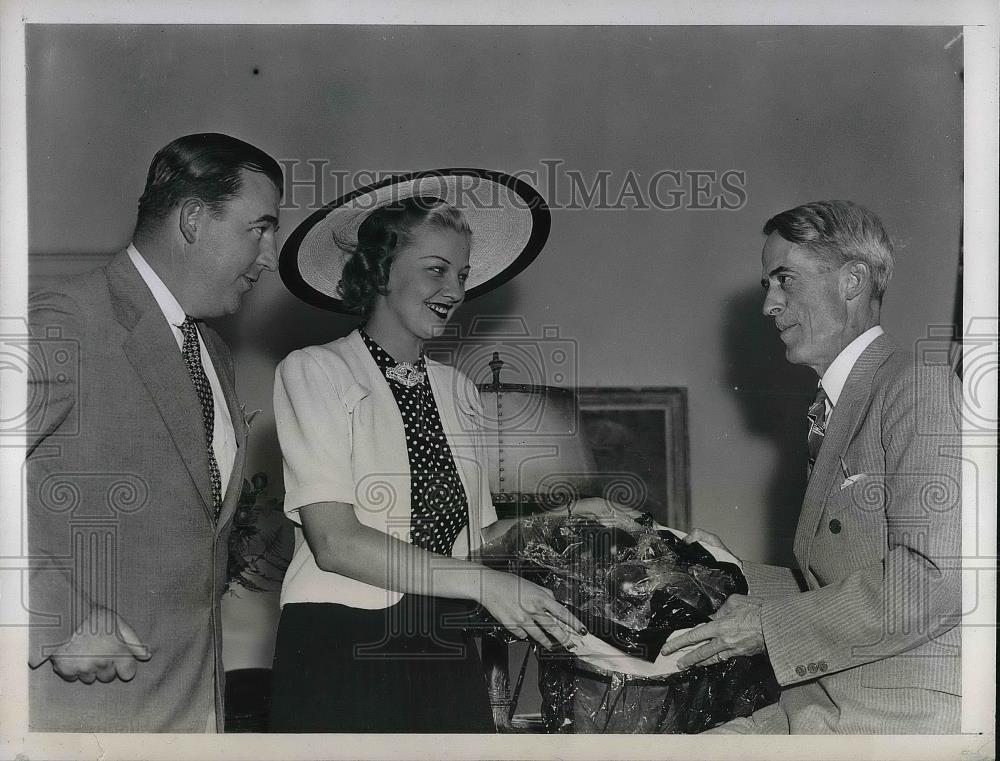 1938 Press Photo Sec. Marvin McIntyre, Betty Gray, Rep. Jennings Randolph - Historic Images