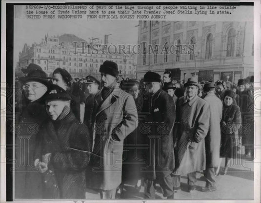 1953 Press Photo Civilians Wait In Line As Premier Josef Stalin Lies In State - Historic Images
