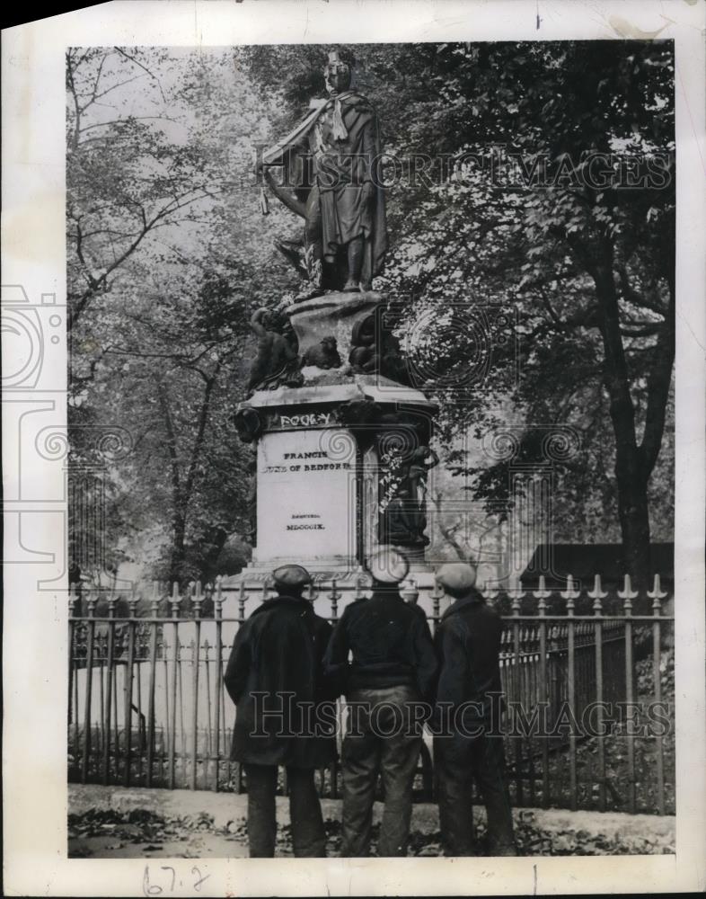 1941 Press Photo Russell Square Duke of Bedford Statue - Historic Images