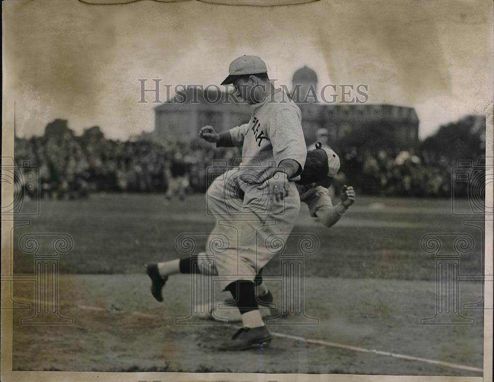 1938 Press Photo New York University Baseball Player Sasso During Game - Historic Images