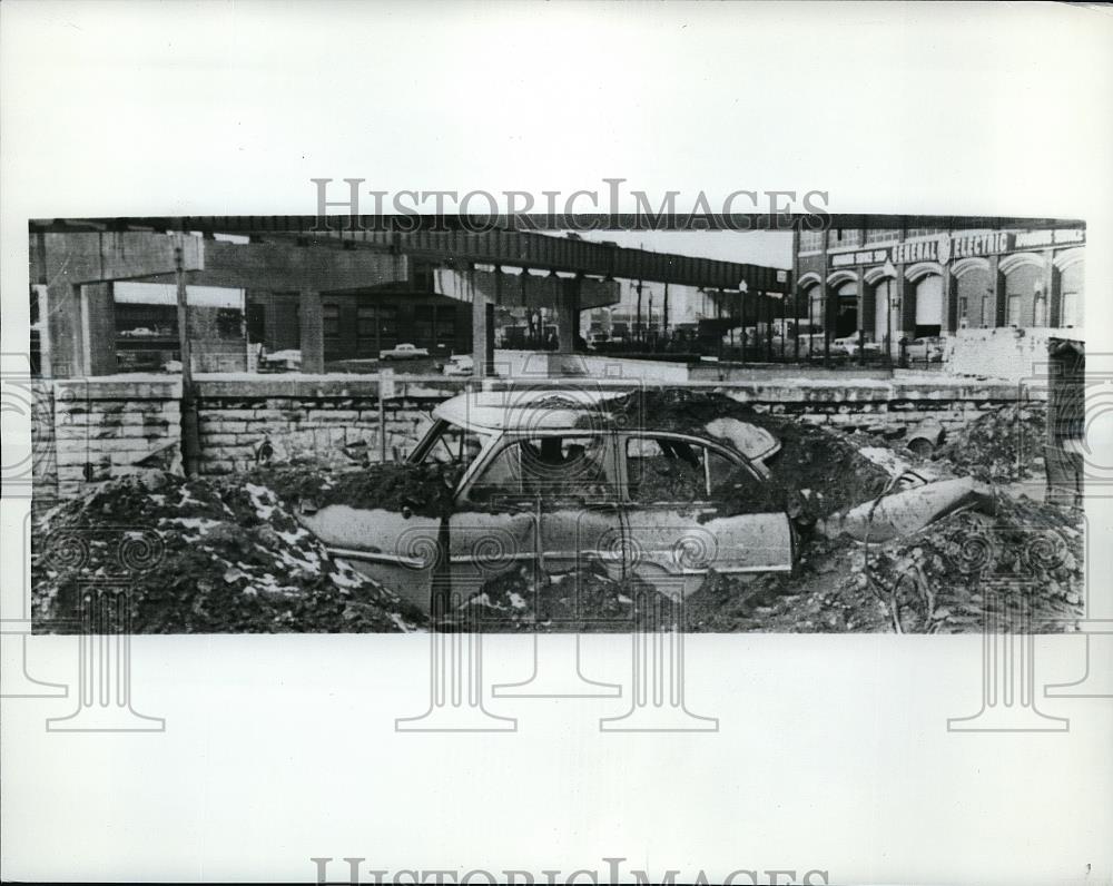 1962 Press Photo Truck Hauling Strip Steel Uncoiled When Truck Broke - Historic Images