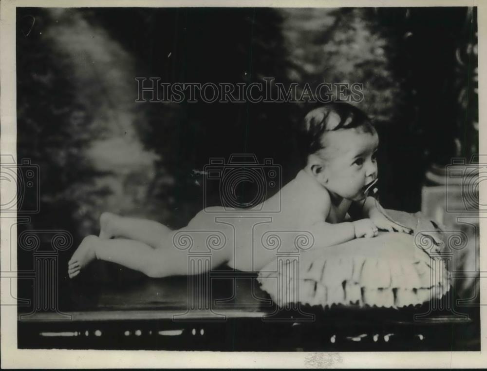 1930 Press Photo Baby son of james E Welch held by Venezuelan government - Historic Images